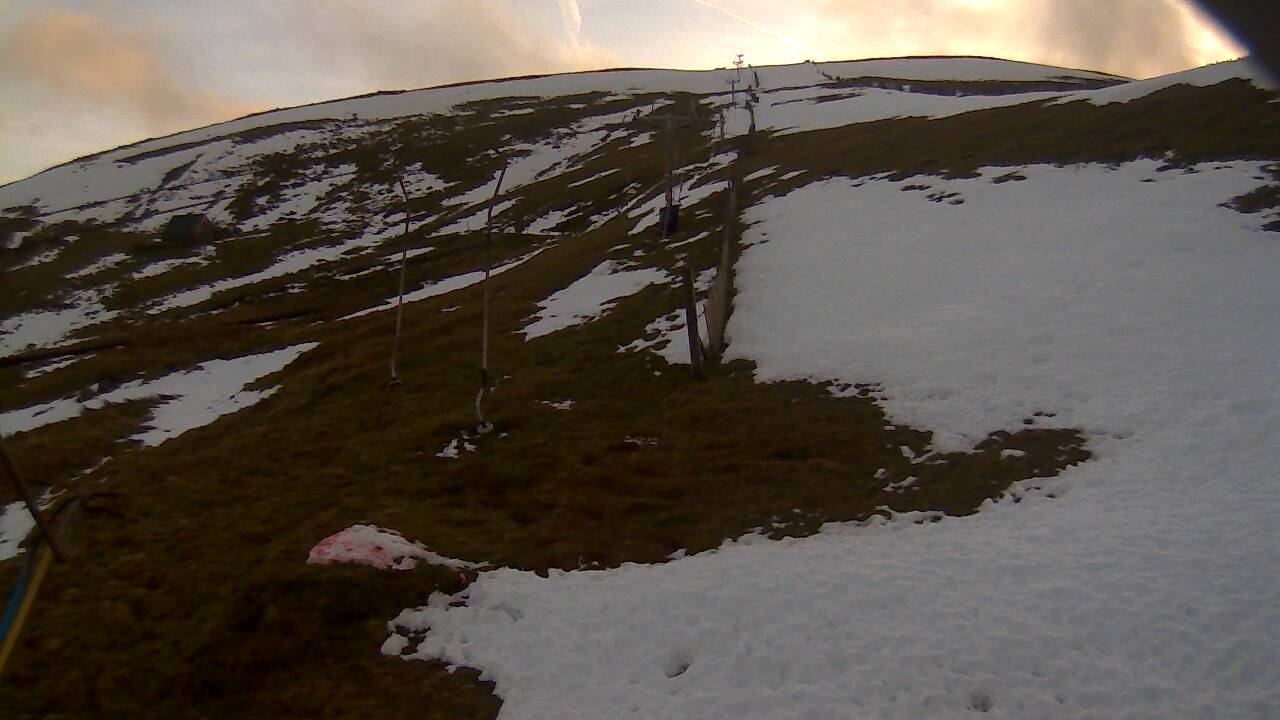 Image from 2021/12/14 for Tow Hut