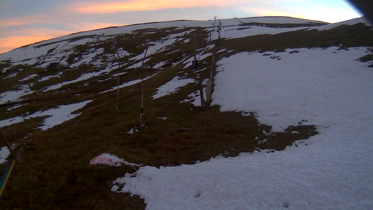 Image from 2021/12/14 for Tow Hut