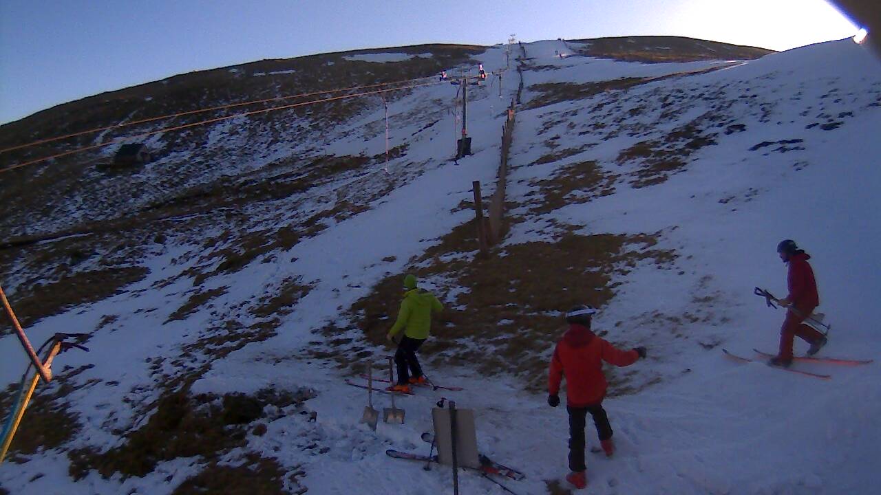 Image from 2022/02/27 for Tow Hut