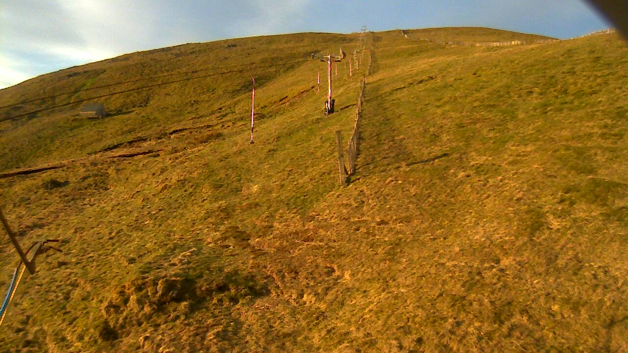 Image from 2022/04/21 for Tow Hut